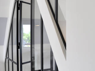 Un Nid Sous Les Toits - By K Design Agency, K Design Agency K Design Agency Спальня в стиле лофт Металл Черный