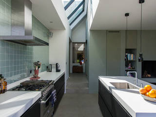 Woning te Vreeland, ScanaBouw BV ScanaBouw BV Modern kitchen