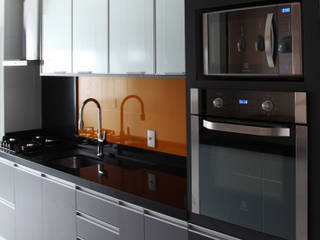Cozinha para o Homem Solteiro, Suelen Kuss Arquitetura e Interiores Suelen Kuss Arquitetura e Interiores Dapur Modern Kaca