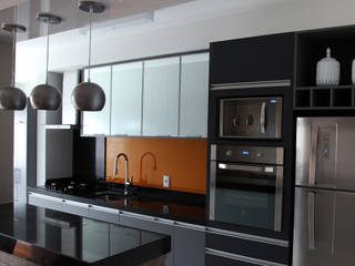 Cozinha para o Homem Solteiro, Suelen Kuss Arquitetura e Interiores Suelen Kuss Arquitetura e Interiores Cocinas de estilo moderno Vidrio