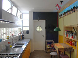 Bossa, omnibus arquitetura omnibus arquitetura Modern kitchen لکڑی Wood effect