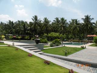 Sumeru Farmhouse, ICON design studio ICON design studio Tropical style garden