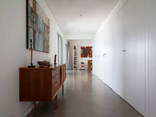Casa Sol, Atelier Data Lda Atelier Data Lda Modern corridor, hallway & stairs