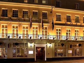 Hotel McGally Windsor Castle - UK, O.M.A. Illuminazione O.M.A. Illuminazione Commercial spaces Metal