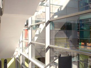 Centro de Salud ‘Aravaca’. Madrid, beades arquitectos s.a.p. beades arquitectos s.a.p. Pasillos, vestíbulos y escaleras de estilo minimalista