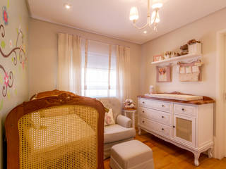 Quarto Bebê, contato83 contato83 Classic style nursery/kids room