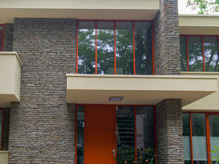 Villa Halsteren, STROOM architecten STROOM architecten Rumah Modern Aluminium/Seng Orange