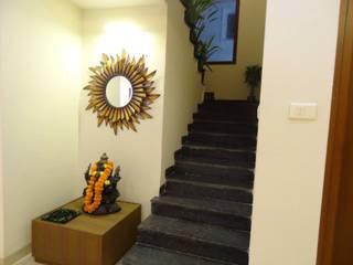 A Simple and stylish Home., Freelance Designer Freelance Designer Modern corridor, hallway & stairs