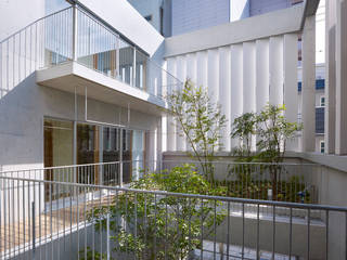 TRM, 小松設計 小松設計 Balcones y terrazas de estilo moderno