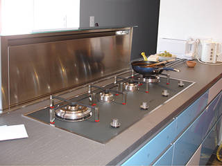 Extension à Marseille, CVA ARCHITECTE CVA ARCHITECTE Cocinas de estilo moderno Aluminio/Cinc