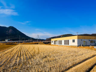 『ころもがえする建物』Natural works village, イン-デ-コード design office イン-デ-コード design office Ticari alanlar Ahşap Ahşap rengi