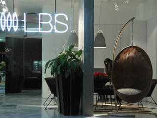 Loja LBS Lifestyle, Póvoa de Varzim, Vítor Leal Barros Architecture Vítor Leal Barros Architecture Stands de automóveis modernos