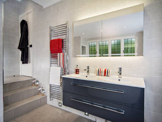 Mr & Mrs D, Bathroom, Raycross Interiors Raycross Interiors Modern Bathroom Grey