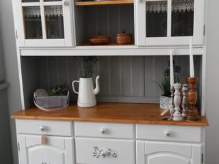 Verspieltes Küchenbuffet im Landhausstil, Möbel sucht Farbe Möbel sucht Farbe Dining roomDressers & sideboards
