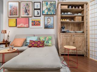 Apartamento colorido e pequeno no Alto da Lapa, Cores Lovers Cores Lovers Eclectic style living room Multicolored