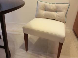 Marilyn Arm chair & armless Chair, （株）工房スタンリーズ （株）工房スタンリーズ Salas multimídia modernas Linho Rosa