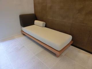 Day Bed, （株）工房スタンリーズ （株）工房スタンリーズ Salas multimídia modernas Linho Rosa