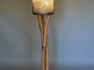 Stehlampe Rami - Upcycling von LuxUncia, LuxUnica - Upcycling-Kunst LuxUnica - Upcycling-Kunst リビングルーム照明