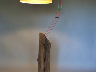 Stehlampe Falcem - Upcycling von LuxUnica, LuxUnica - Upcycling-Kunst LuxUnica - Upcycling-Kunst Living roomLighting