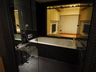浴室 ミズタニ デザイン スタジオ ミニマルスタイルの お風呂・バスルーム タイル