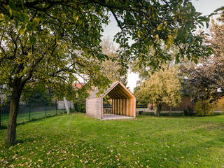 Ökonomiehaus, JAN RÖSLER ARCHITEKTEN JAN RÖSLER ARCHITEKTEN Minimalistische Garagen & Schuppen Holz