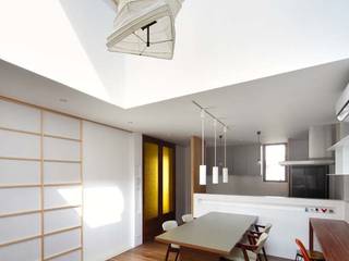 大東町のイエ, 6th studio / 一級建築士事務所 スタジオロク 6th studio / 一級建築士事務所 スタジオロク Moderne Wohnzimmer Weiß