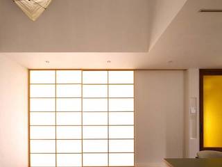 大東町のイエ, 6th studio / 一級建築士事務所 スタジオロク 6th studio / 一級建築士事務所 スタジオロク Moderne Wohnzimmer Weiß