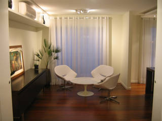 Apartamento em Pinheiros, Leonardo Bachiega Arquitetos Leonardo Bachiega Arquitetos Salas de estilo moderno