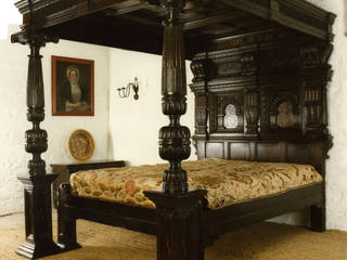 Four Poster Bed Stuart Interiors Cuartos de estilo clásico Madera maciza Multicolor Camas y cabeceras