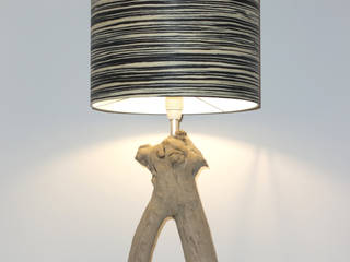 Tischlampe aus Treibholz, Meister Lampe Meister Lampe Livings de estilo Madera Acabado en madera