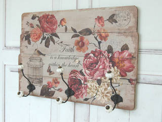 Schminktisch im Shabby Chic , Handelskontor Jeanette Ahlring Handelskontor Jeanette Ahlring Country style walls & floors Wood Wood effect