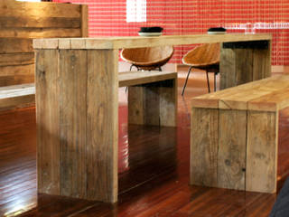 Mesa y bancos de madera rustica, Amato Sole Amato Sole Comedores de estilo rústico Madera maciza Multicolor