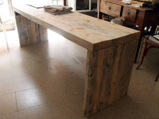 Mesa y bancos de madera rustica, Amato Sole Amato Sole Comedores de estilo rústico Madera maciza Multicolor