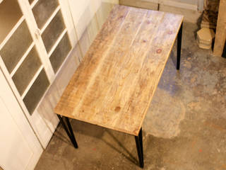 Mesa con patas de hierro en V, Amato Sole Amato Sole Comedores de estilo minimalista Madera maciza Multicolor