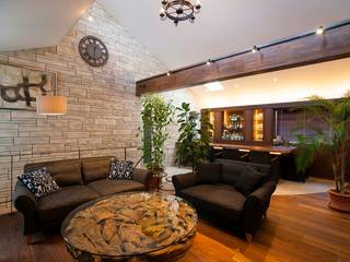 本格的なバーを備えた大人のプライベート空間, QUALIA QUALIA Modern Living Room