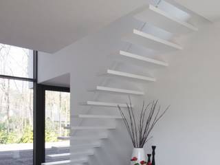 Project Summum Interiors, De Plankerij BVBA De Plankerij BVBA Pasillos, vestíbulos y escaleras modernos Blanco