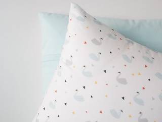 Collection cygnes, sonia cavallini sonia cavallini Eclectic style nursery/kids room Cotton Red