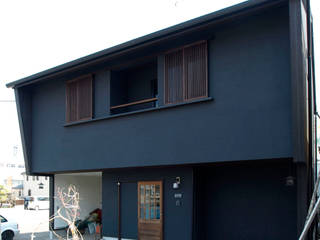 街並みの家, アトリエdoor一級建築士事務所 アトリエdoor一級建築士事務所 Asian style houses Wood Black
