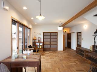 街並みの家, アトリエdoor一級建築士事務所 アトリエdoor一級建築士事務所 Asian style living room Wood Wood effect
