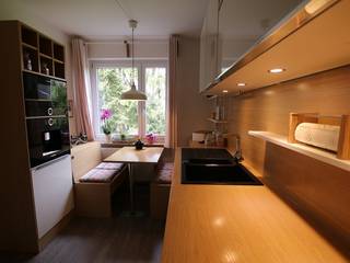 Kleine Küche in Eiche Weiß, Schreinerei Möbel - Holzsport Häupler Schreinerei Möbel - Holzsport Häupler Modern Kitchen Wood Wood effect