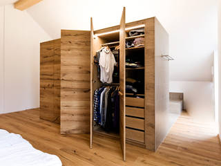 Einbauschrank in Wildeiche für Schlafzimmer Held Schreinerei Moderne Schlafzimmer Holz Holznachbildung Kleiderschränke und Kommoden