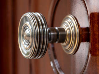 KSR Architects | Two Houses | Door handle homify Classic style corridor, hallway and stairs Accessories & decoration