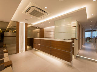 UMEDA LINGUAL, AHandDesign inc. AHandDesign inc. Commercial spaces Wood Wood effect