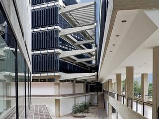 Planta de Vacunas del Instituto Nacional de Higiene "Rafael Rangel", PA - Puchetti Arquitectos PA - Puchetti Arquitectos Powierzchnie handlowe