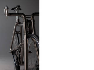 Bicycle - FUTAKU + TIG, miyake design miyake design Garajes industriales