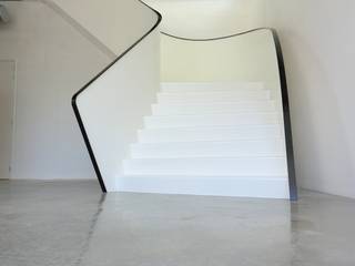 EeSoffit by EeStairs® - Revolutionaire trapafwerking, EeStairs | Stairs and balustrades EeStairs | Stairs and balustrades Minimalistische gangen, hallen & trappenhuizen