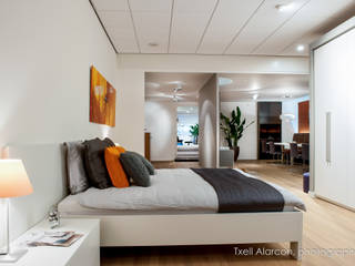 De Jager Interieur , Txell Alarcon Txell Alarcon Modern style bedroom