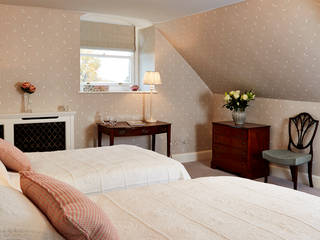 Georgian Attic Guest Suite, Etons of Bath Etons of Bath Classic style bedroom Grey