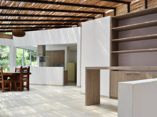 CASA DEL BOSQUE, ESTUDIO DUSSAN ESTUDIO DUSSAN Dining room