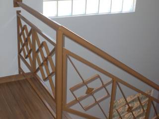 Residência das Estrelas, Graziela Alessio Arquitetura Graziela Alessio Arquitetura Modern corridor, hallway & stairs Iron/Steel